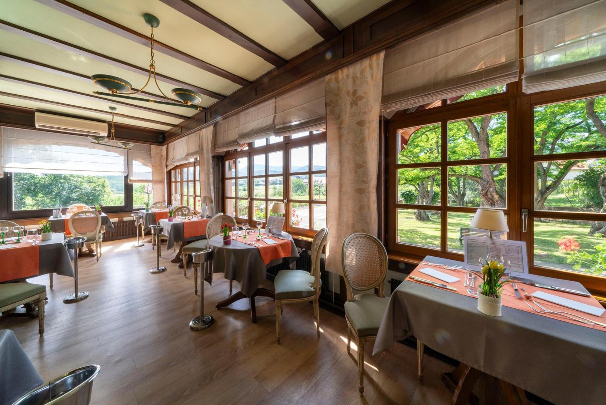 Hotel Munsch Restaurant & Wellness, Colmar Nord - Haut-Koenigsbourg サン・ティポリット エクステリア 写真